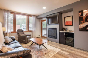 Beautiful Zephyr Mountain Lodge Condo with wine coole! - Close to Gondola! condo